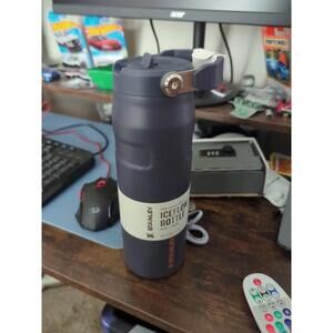 Stanley IceFlow AeroLight Vacuum Water Bottle w/ Fast Flow Lid [24 oz.] [Black]